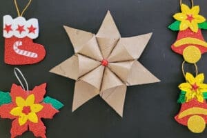 Adornos Navideños con tubos de papel higiénico Flores de Navidad